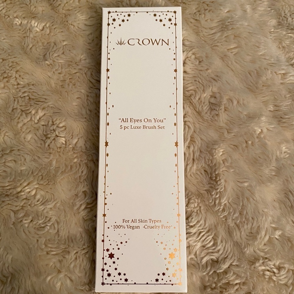 2 for $15/ 3 for $20 Crown 5-pc ‘All Eyes On You’ luxe brush set
